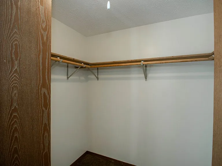 707 Golfcrest Rd S — Photo 4