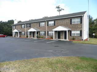 3320 Bridges St APT 12, Morehead City, NC 28557