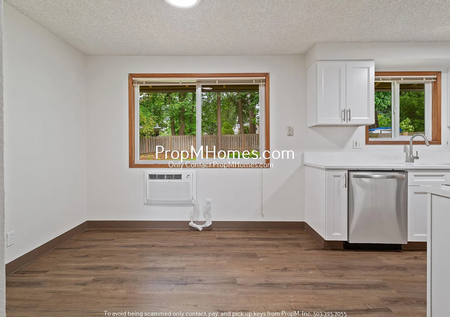 Updated 3 Bedroom Home in Aloha - Large Fenced Yard! — Photo 4