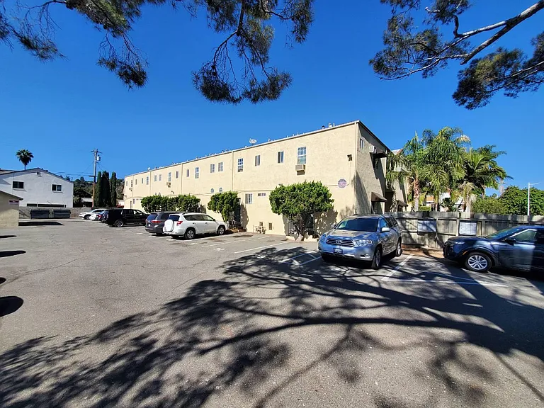 1124 Huntington Dr #H — Photo 16