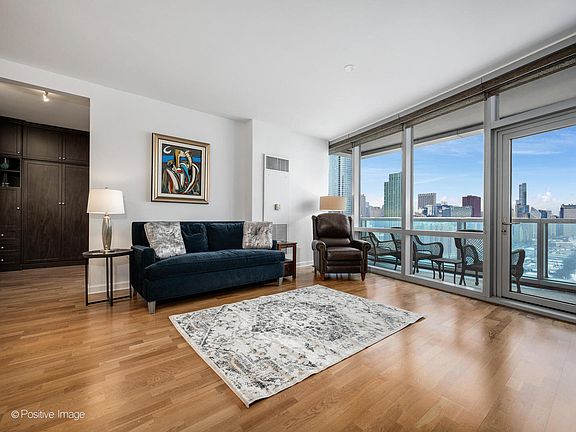 4th image of 1211 S Prairie Ave APT 2905