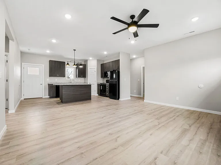 655 E Forest St — Photo 4