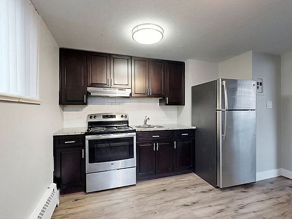 5th image of 569 S Forest St #107