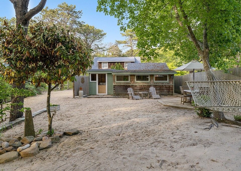 1st image of 39 Mulford Ln