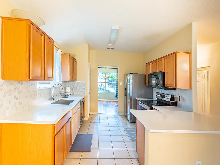1906 Castaway Dr — Photo 12