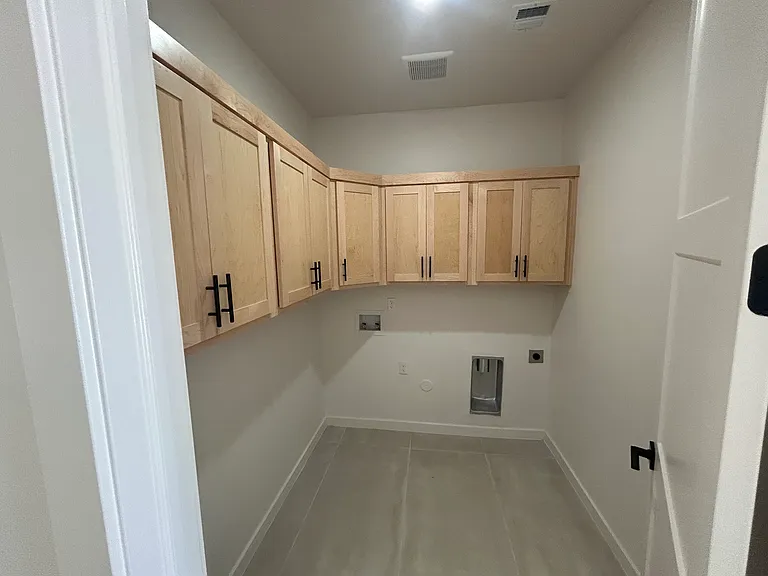 12825 Middlesbrough Ave — Photo 5