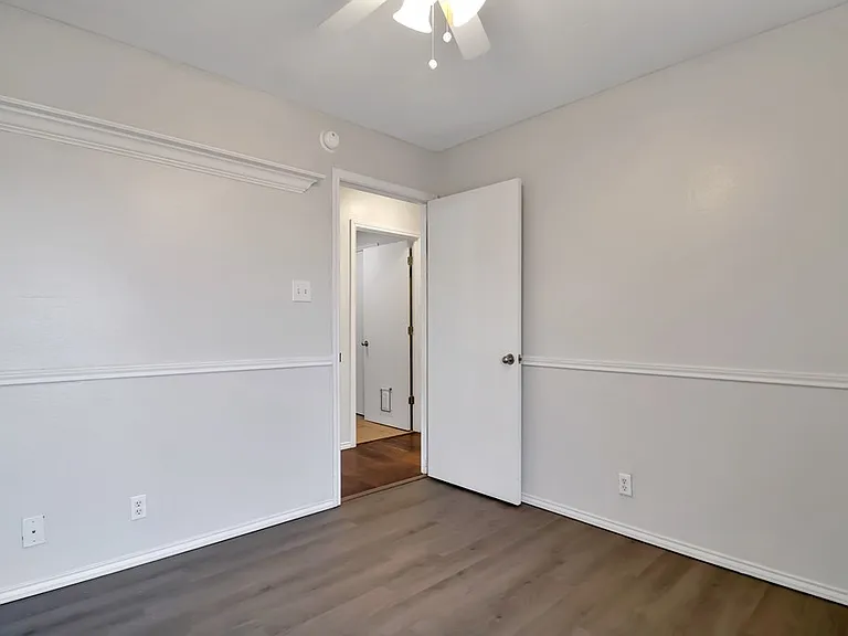 8633 Yale Ave — Photo 15