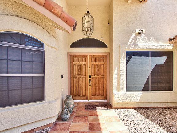 5th image of 3107 N Meadow Ln