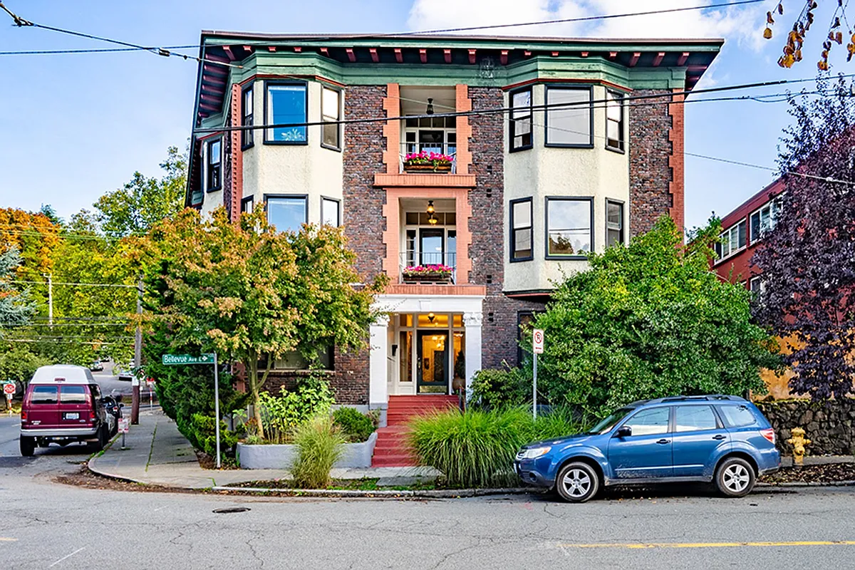 Building Photo - Heights Court