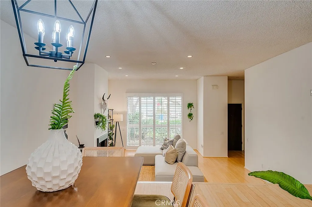 3 bed, 1838 sqft, $4,895 — Photo 3