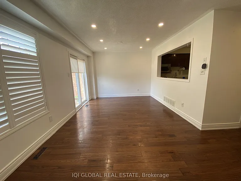 8 Bonello Cres — Photo 6