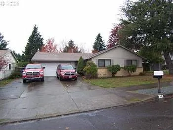 167 SW Hartley Ave photo 1