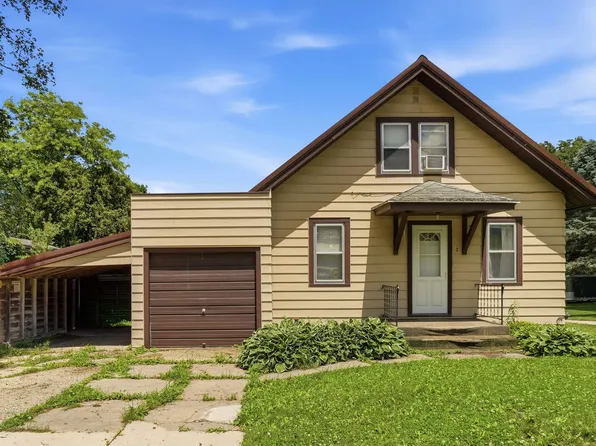 910 Carter St NW, Elkader, IA 52043