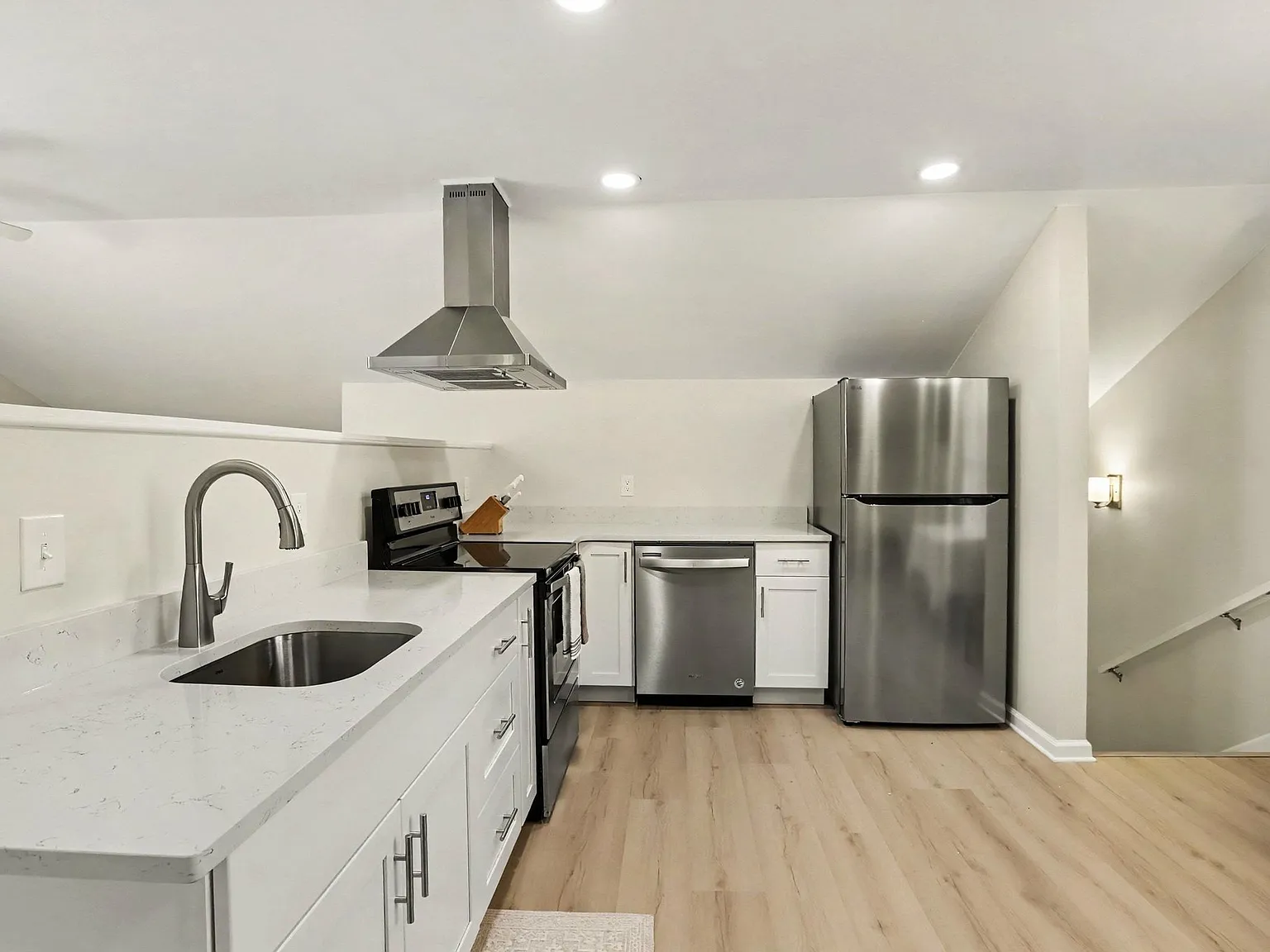 Studio, 600 sqft, $1,950 — Photo 3