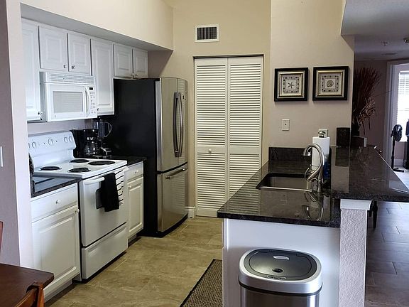 Kitchen-entrance hall area with vaulted ceiling