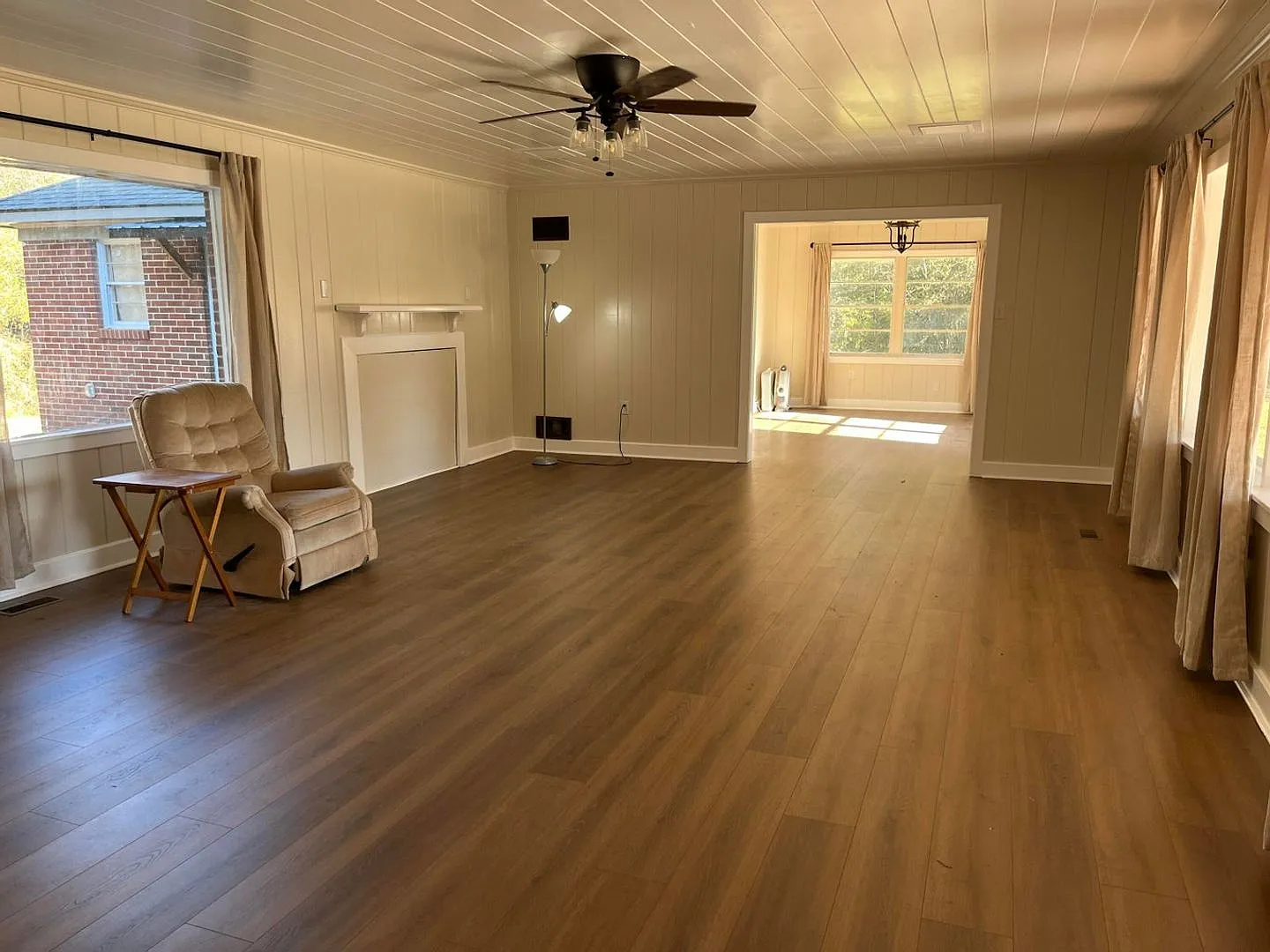 Large country home on private acreage — Photo 4