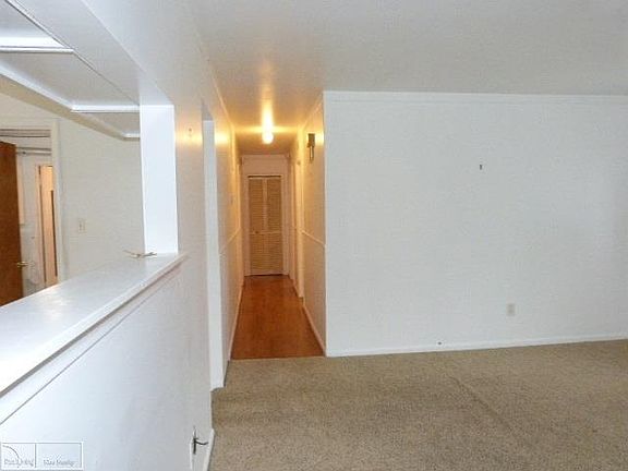 4th image of 22960 Avon St