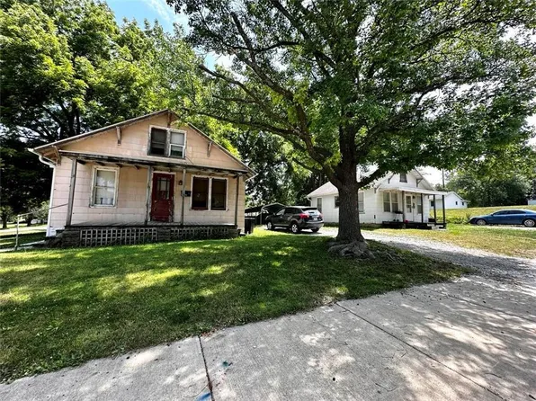 702 E 3rd St, Maryville, MO 64468