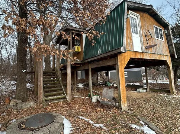 21803 Lynn Ln, Carlyle, IL 62231