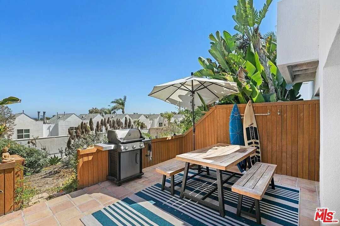 2 bed, 1.5 bath, 1007 sqft, $5,500 — Photo 3