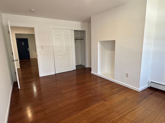 4th image of 61 Graham Ave #1