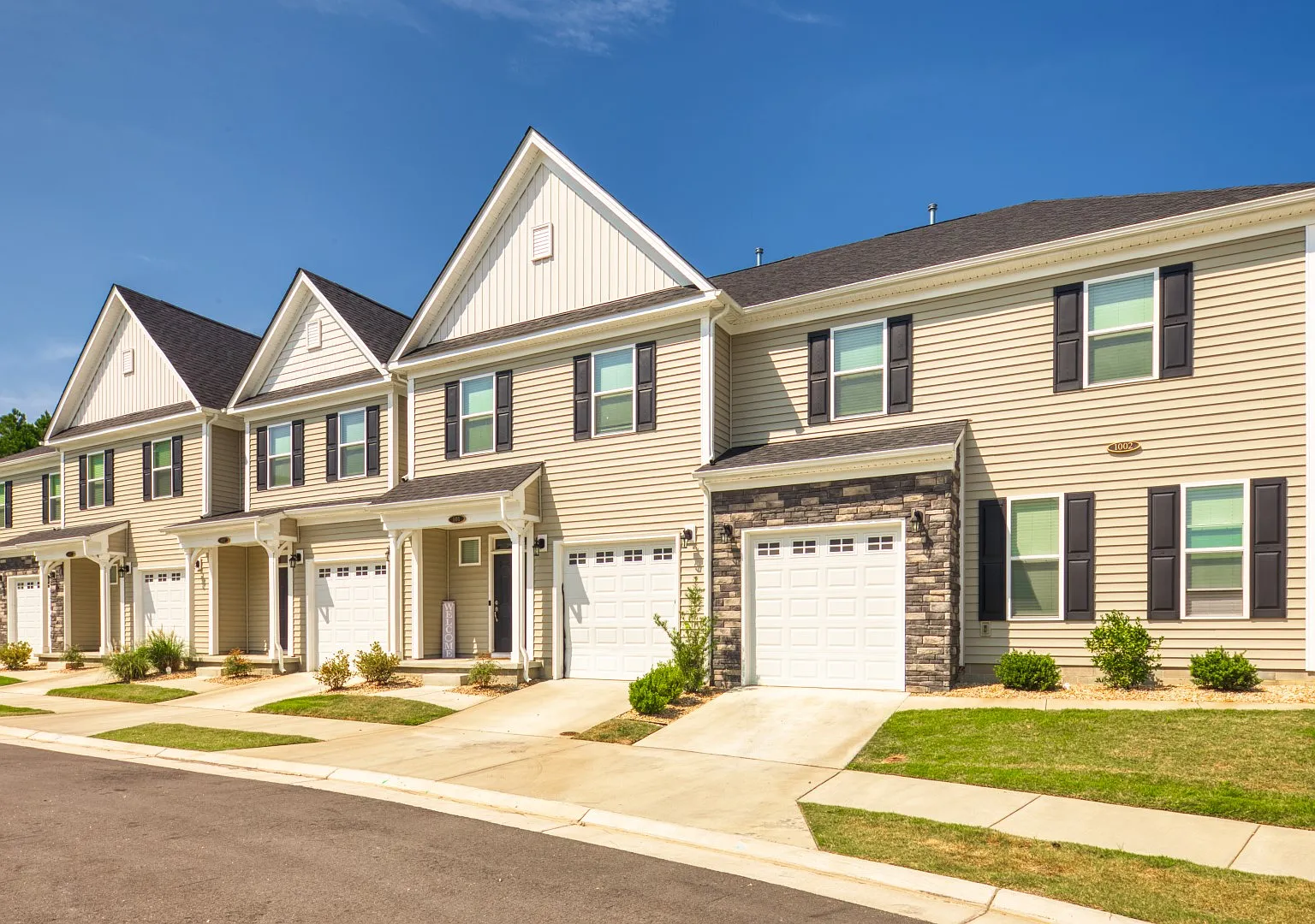 Hillpoint Preserve Townhome Apartments — Photo 1