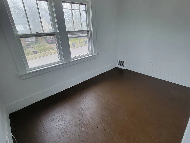 332 Noble Ave — Photo 6