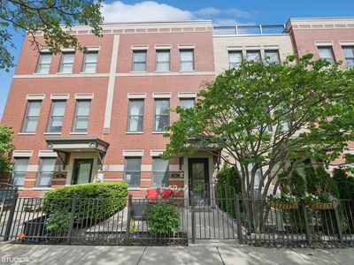 1053 N Kingsbury St, Chicago, IL, 60610
