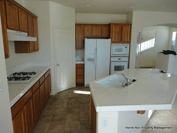 5th image of 1041 Huntly Dr
