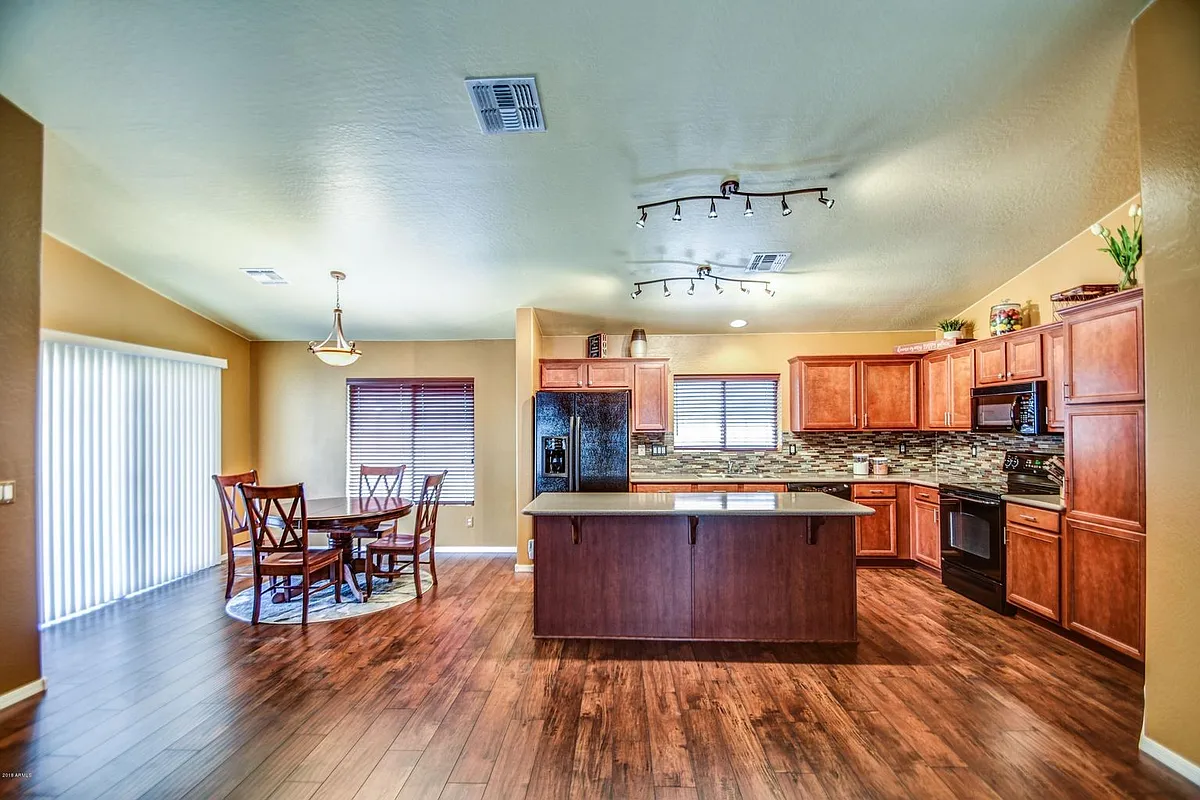 Shared Kitchen - 3584 E Del Rio Dr