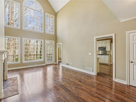 5th image of 125 Crabapple Way