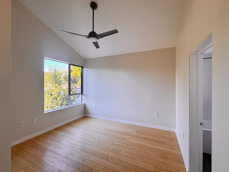 1210.5 Manzanita St — Photo 11