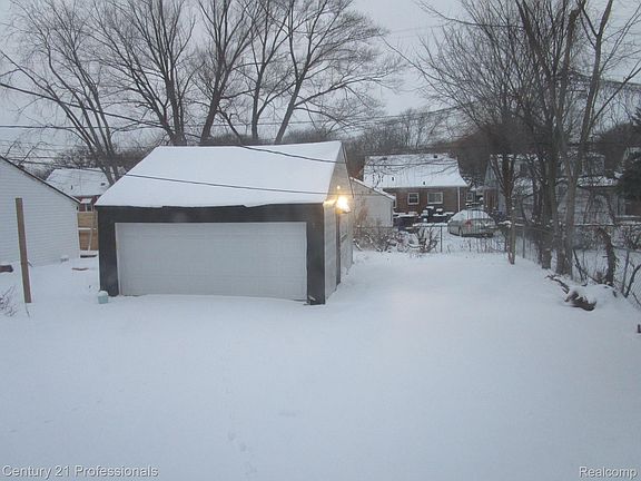 4th image of 12461 Riad St