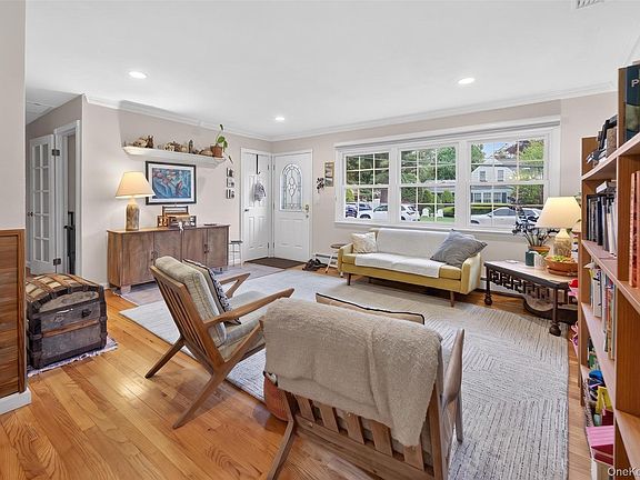 4th image of 220 Grant Avenue