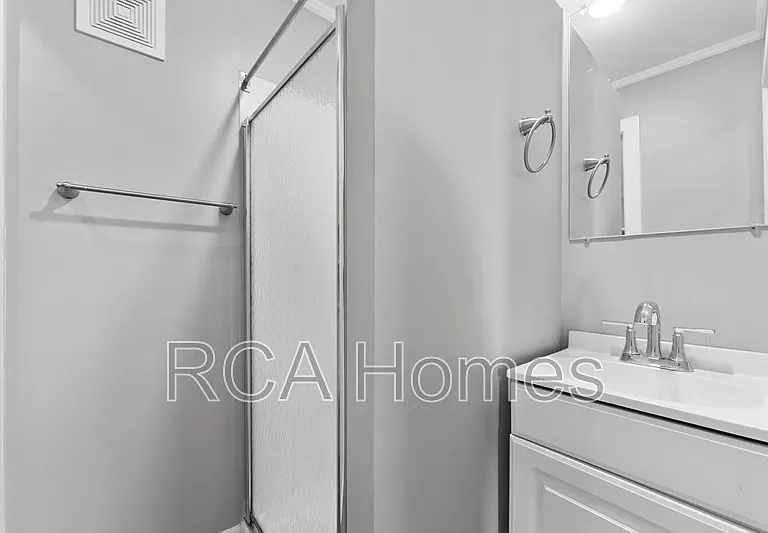 1448 Woodlawn Ave — Photo 9
