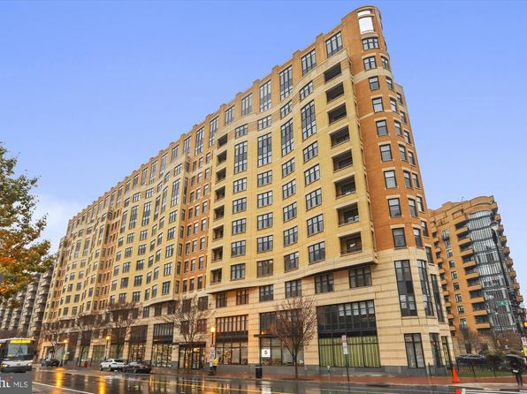 400 Massachusetts #608