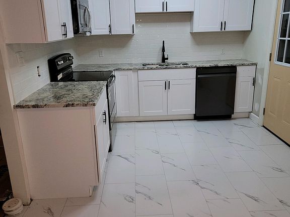2nd image of 1351 Farmer St