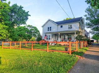 12 E River St, Waterloo, NY 13165