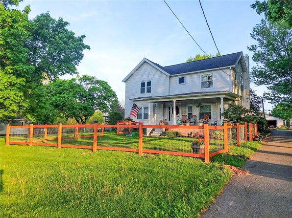 12 E River St, Waterloo, NY 13165