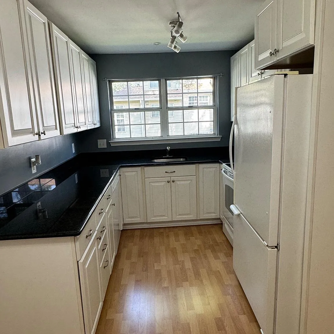 2 bed, 2.0 bath, 940 sqft, $2,200 — Photo 3