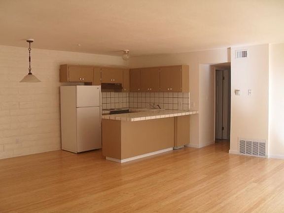 3rd image of 846 W Spain St