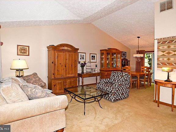 4th image of 300 Aaron Ct