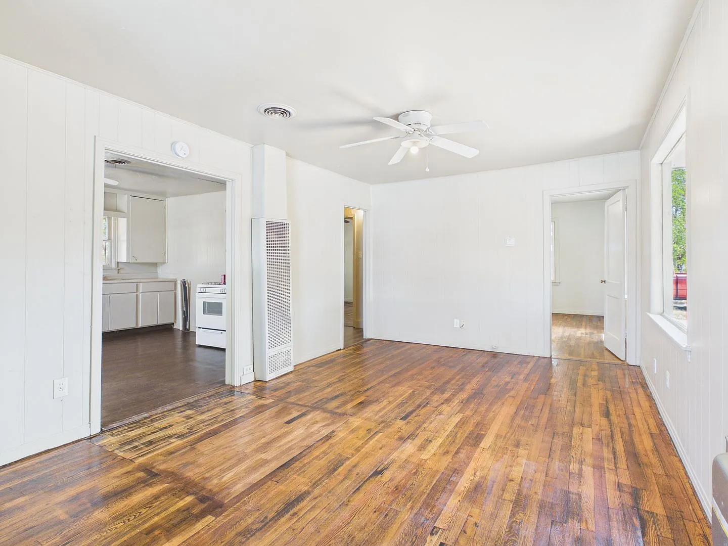New rental available! 106 N Virginia St — Photo 4
