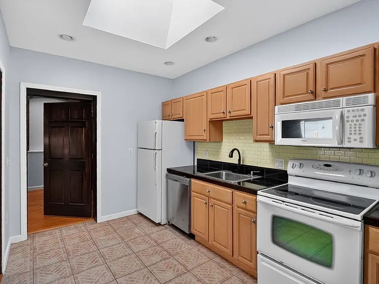 831 Chapel St — Photo 3