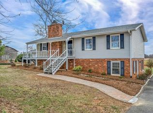 1027 Hobbie Horse Ln, Boonville, NC 27011