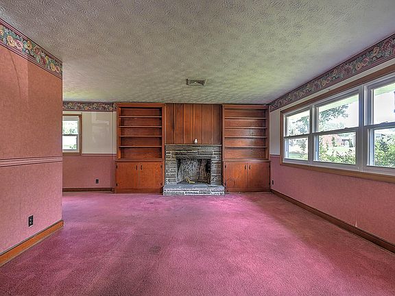 5th image of 2017 Eastwood Ave