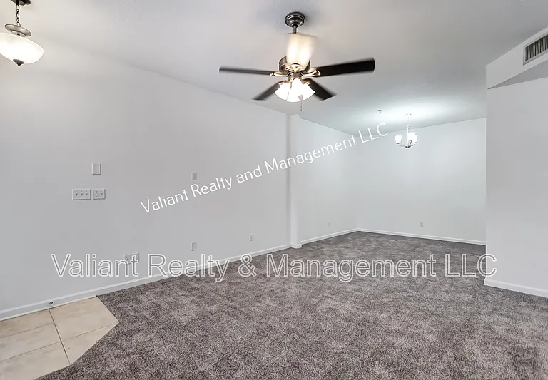 575 Oakleaf Plantation Pkwy #1-1303 — Photo 8