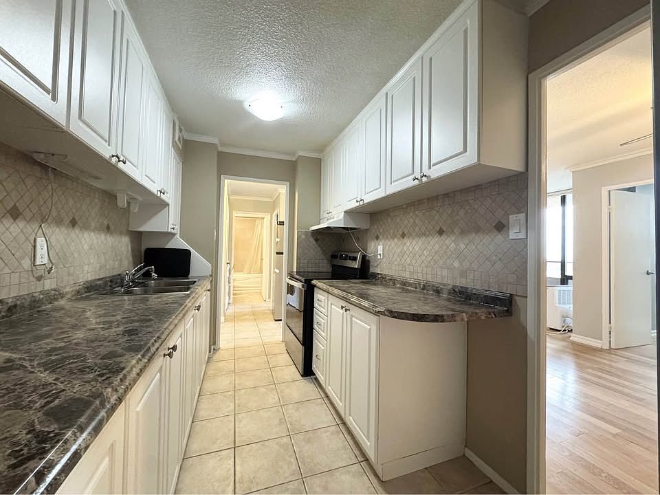 1st image of 2929 Aquitaine Ave #0