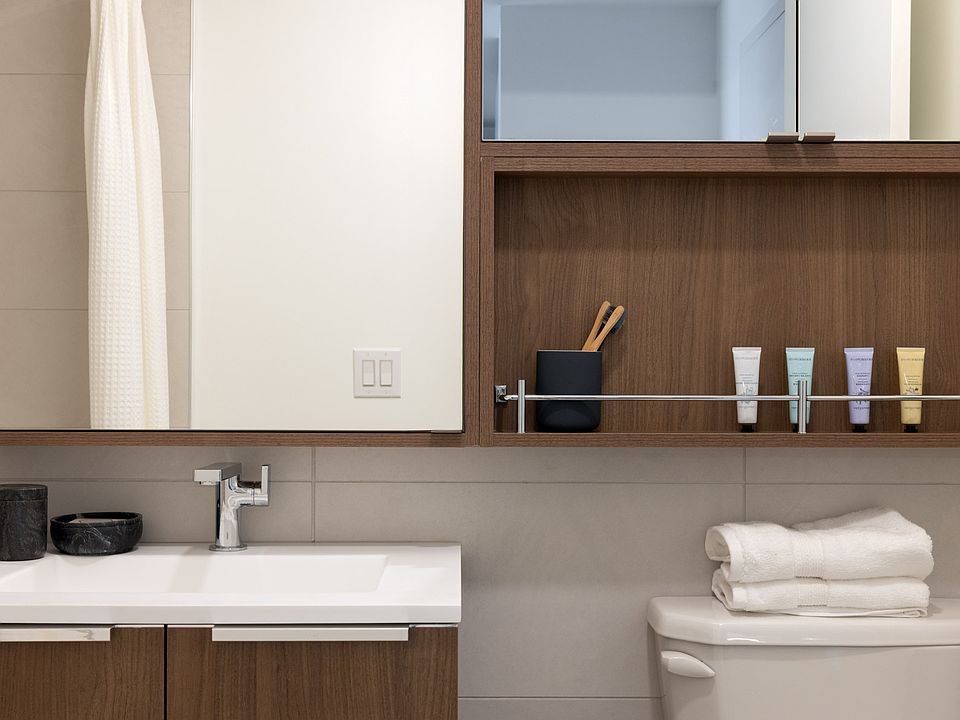 1st image of 405 W 206th St #621N
