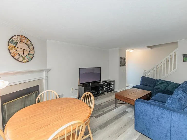1342 Patti Park — Photo 6